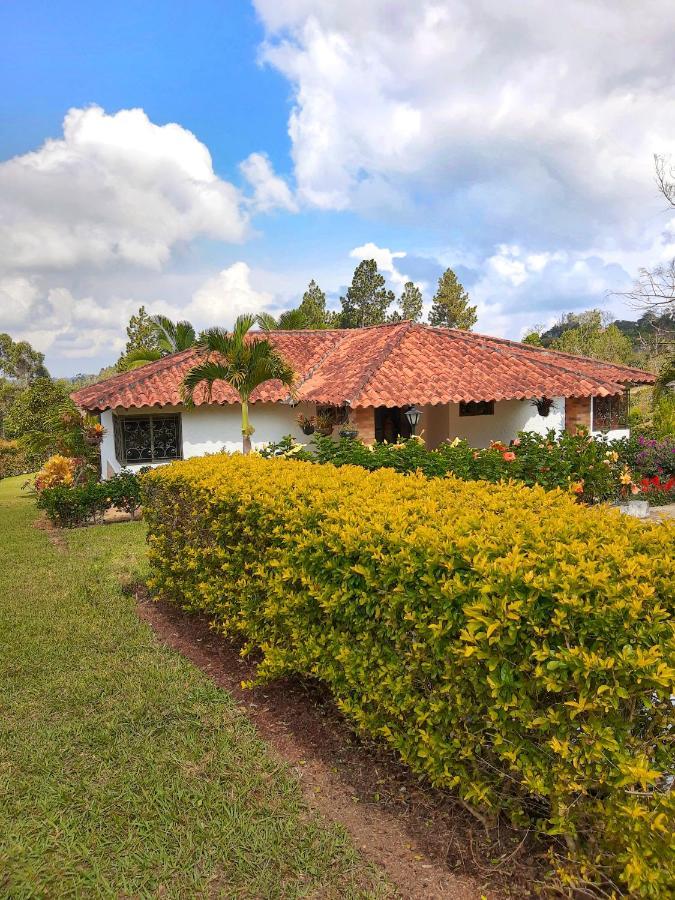 CASA CAMPESTRE frente Acuarela -Mesa de los Santos La Granja Exterior foto